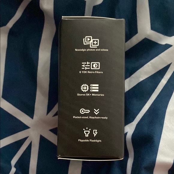 Mini Retro Keychain Camera - Picture 2 of 7